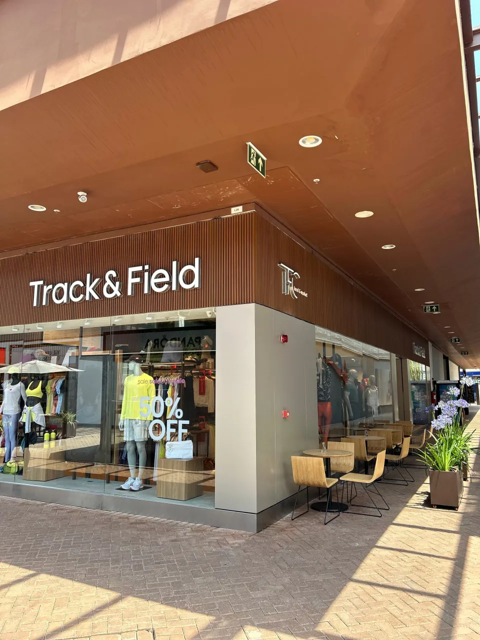 Fachada de loja de varejo de moda esportiva